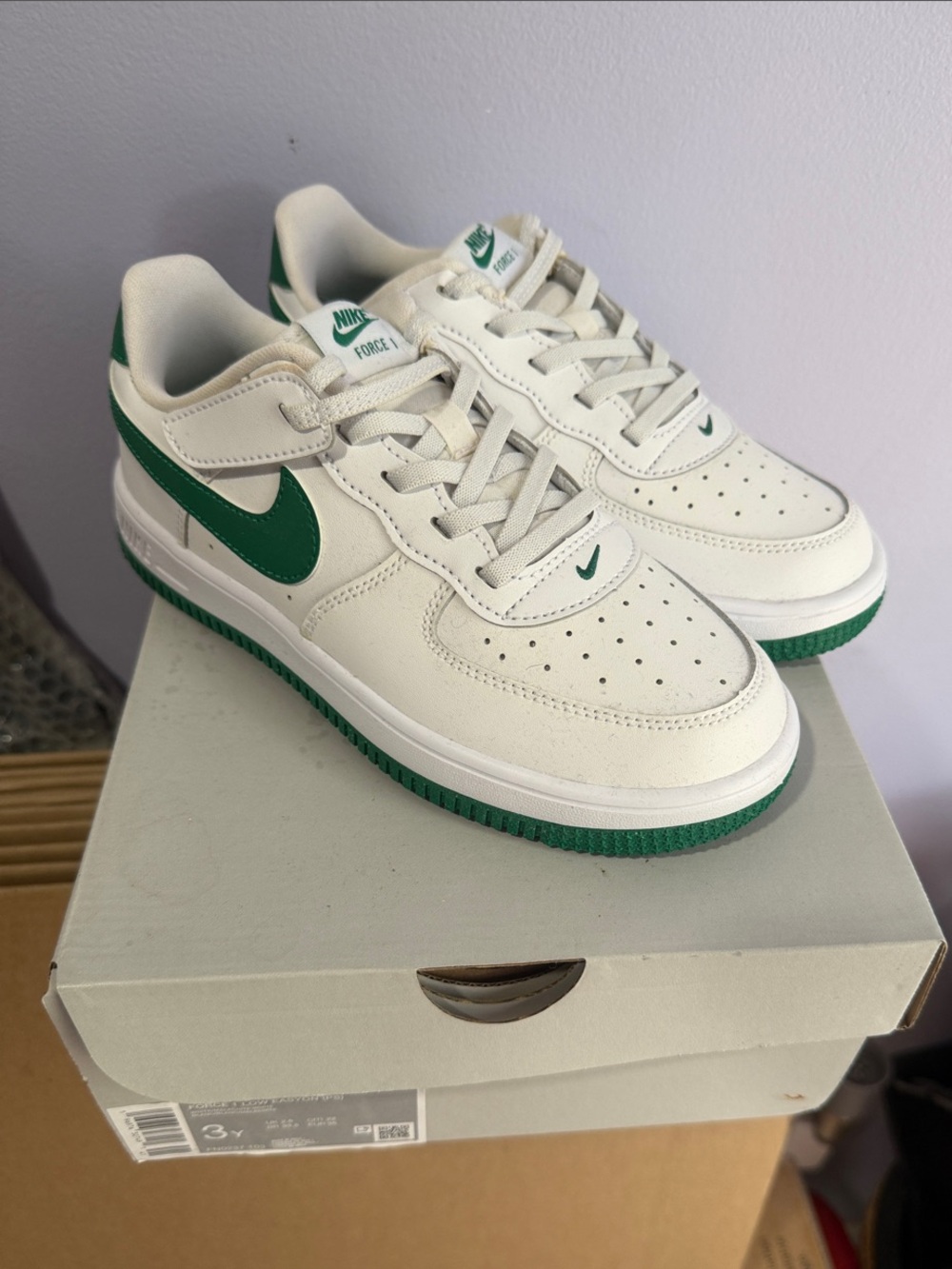 Nike Kids White and Green Air Force 1 Sneakers NWOT